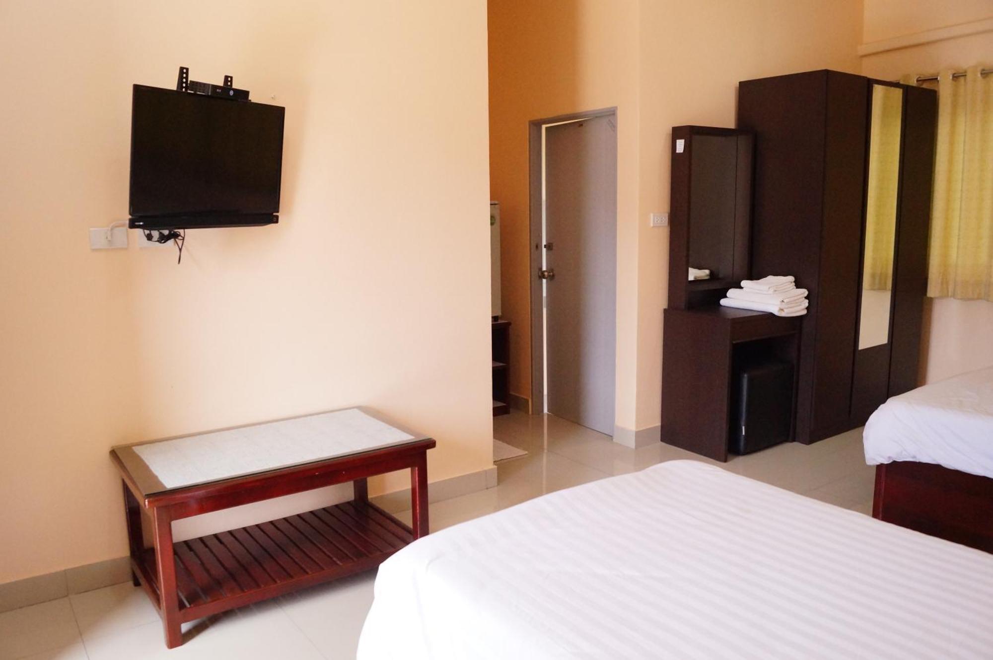 Jirasin Hotel & Apartment Ранонг Стая снимка