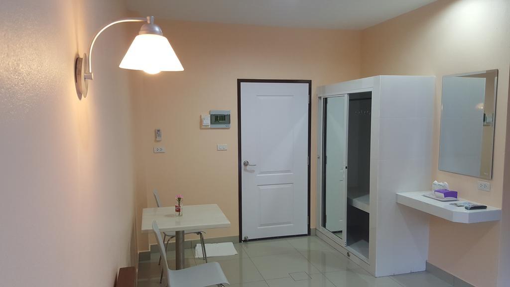 Jirasin Hotel & Apartment Ранонг Стая снимка