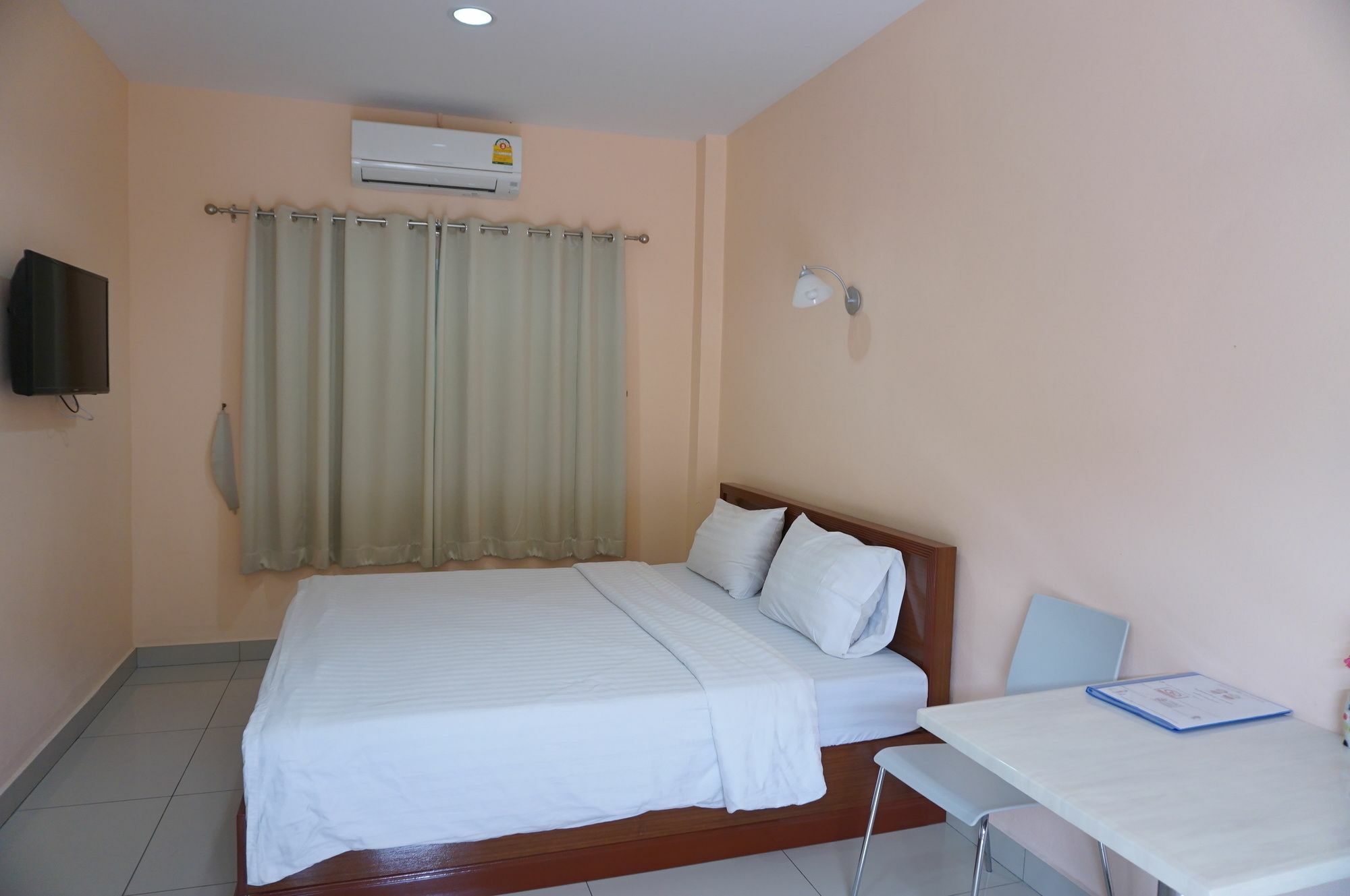Jirasin Hotel & Apartment Ранонг Екстериор снимка